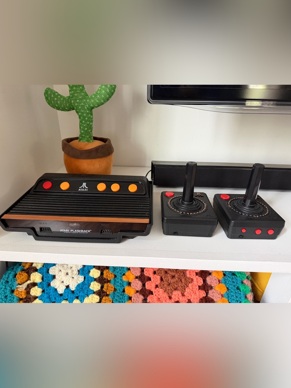 Atari Flashback 7 with 180 games and 2 joysticks